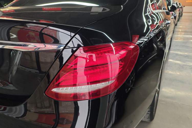 Used Mercedes-Benz E-Class 2018 Facelift E 300 L Luxury Edition Exterior 3
