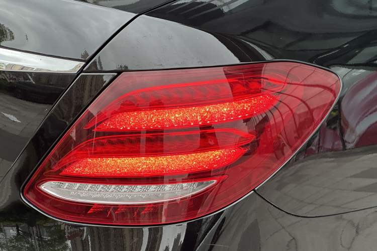 Used Mercedes-Benz E-Class 2018 Facelifted E 300 L Stylish Version Exterior 3