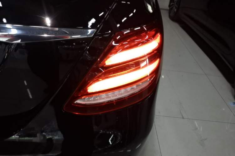 Used Mercedes-Benz E-Class 2018 E 300 L Luxury Model Exterior 3