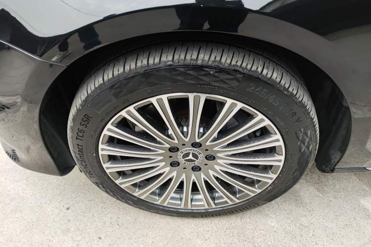 Used Mercedes-Benz E-Class 2018 Facelifted E 300 L Stylish Version Exterior 4