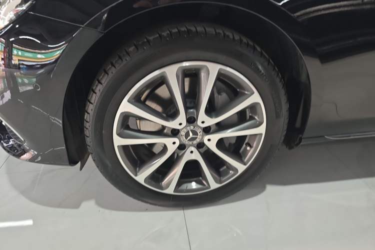 Used Mercedes-Benz E-Class 2018 Facelift E 300 L Luxury Edition Exterior 4