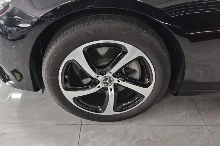 Used Mercedes-Benz E-Class 2018 E 200 Sport 4MATIC Exterior 4