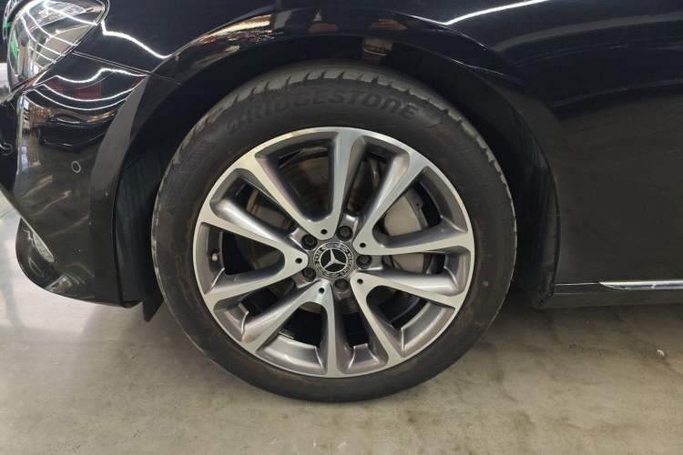 Used Mercedes-Benz E-Class 2018 Facelift E 300 L Luxury Edition Exterior 4