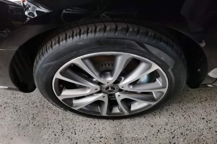 Used Mercedes-Benz E-Class 2018 Facelift E 300 L Luxury Edition Exterior 5