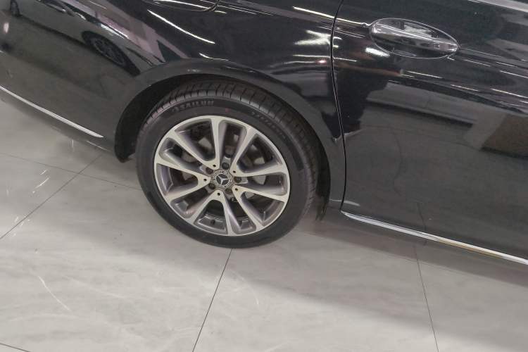 Used Mercedes-Benz E-Class 2018 Facelift E 300 L Luxury Edition Exterior 5