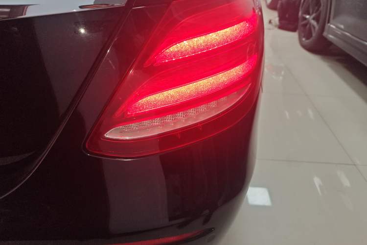 Used Mercedes-Benz E-Class 2018 Facelift E 200 L Exterior 6