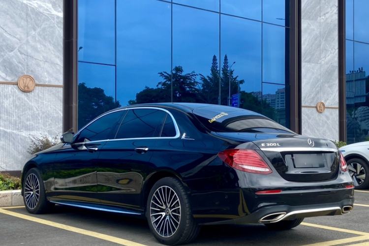 Used Mercedes-Benz E-Class 2018 Restyled E 300 L Sport Luxury Edition Exterior 9