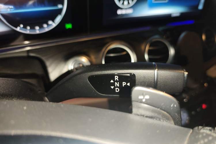 Used Mercedes-Benz E-Class 2018 E 300 L Sport Luxury Edition Gear Lever