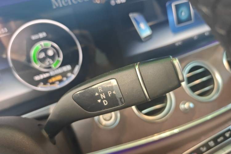 Used Mercedes-Benz E-Class 2018 Facelift E 300 L Luxury Edition Gear Lever