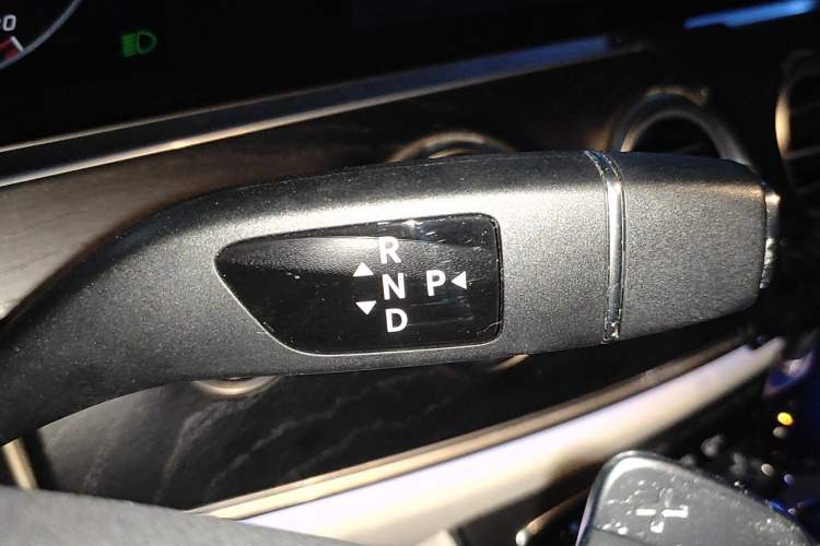 Used Mercedes-Benz E-Class 2018 Facelift E 200 L Sport Edition Gear Lever