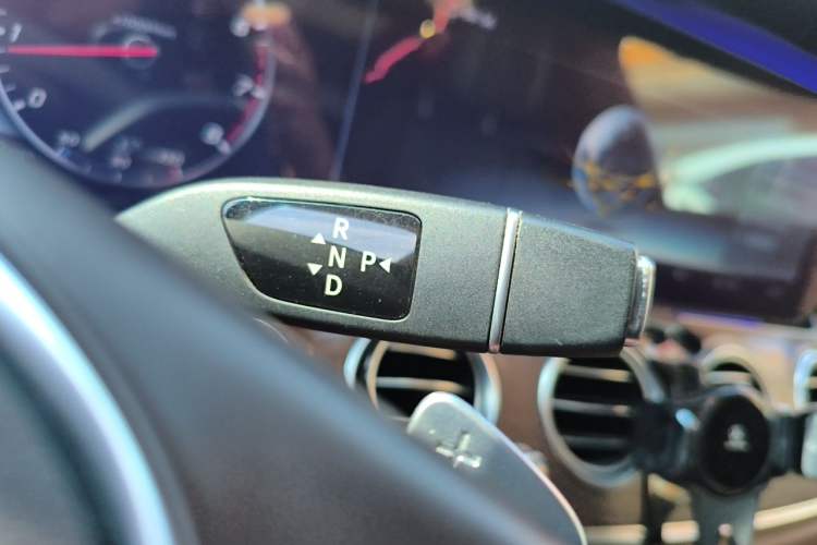 Used Mercedes-Benz E-Class 2018 E 300 L Stylish Model Gear Lever