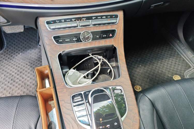 Used Mercedes-Benz E-Class 2018 Facelifted E 300 L Stylish Version Gear Lever