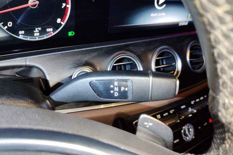 Used Mercedes-Benz E-Class 2018 Restyled E 300 L Sport Luxury Edition Gear Lever