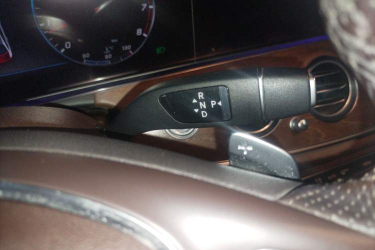 Used Mercedes-Benz E-Class 2018 E 300 L Luxury Model Gear Lever