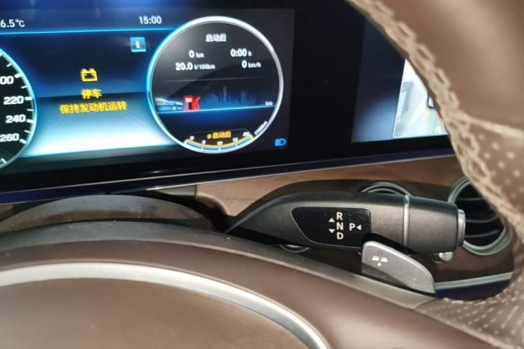 Used Mercedes-Benz E-Class 2018 Facelift E 300 L Luxury Edition Gear Lever