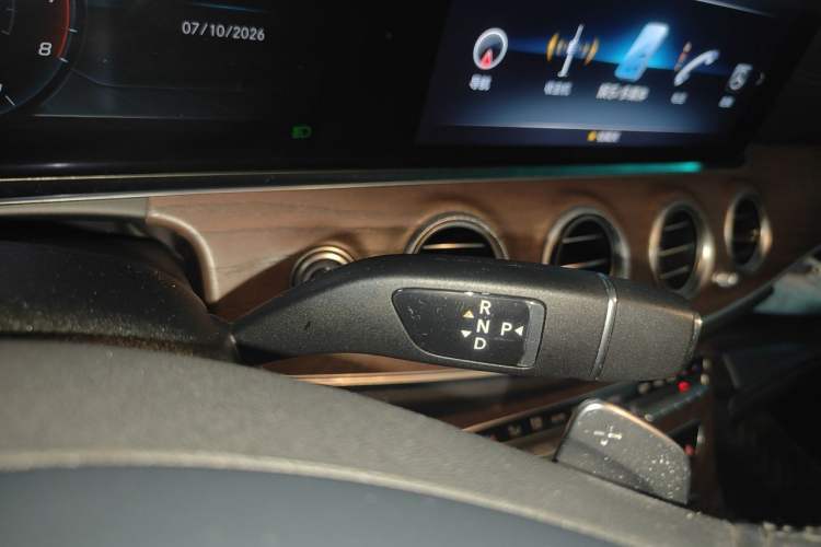 Used Mercedes-Benz E-Class 2018 Facelift E 300 L Luxury Edition Gear Lever