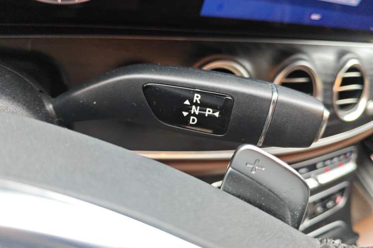 Used Mercedes-Benz E-Class 2018 E 300 L Sporty and Stylish Model Gear Lever
