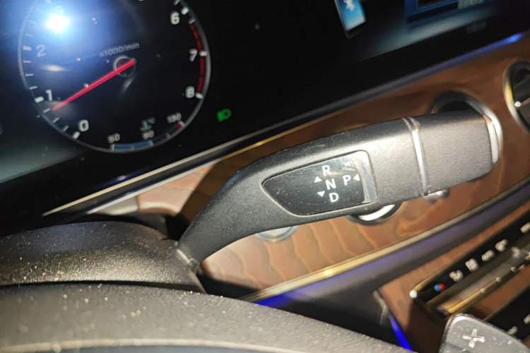 Used Mercedes-Benz E-Class 2018 Facelift E 300 L Luxury Edition Gear Lever
