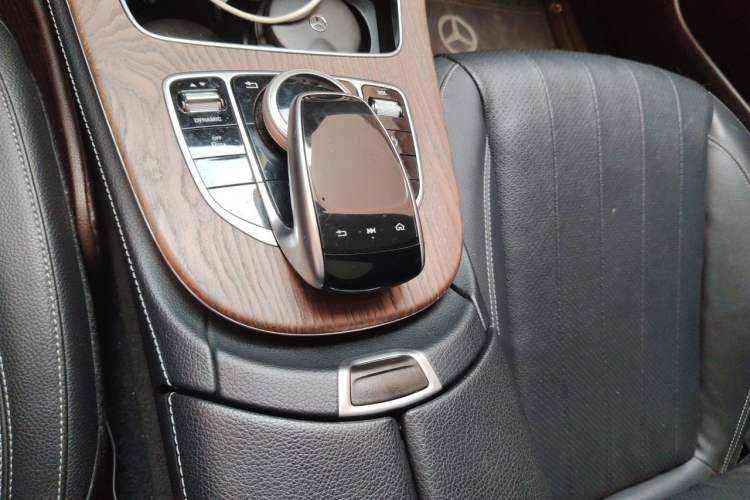 Used Mercedes-Benz E-Class 2018 Facelifted E 300 L Stylish Version Gear Lever
