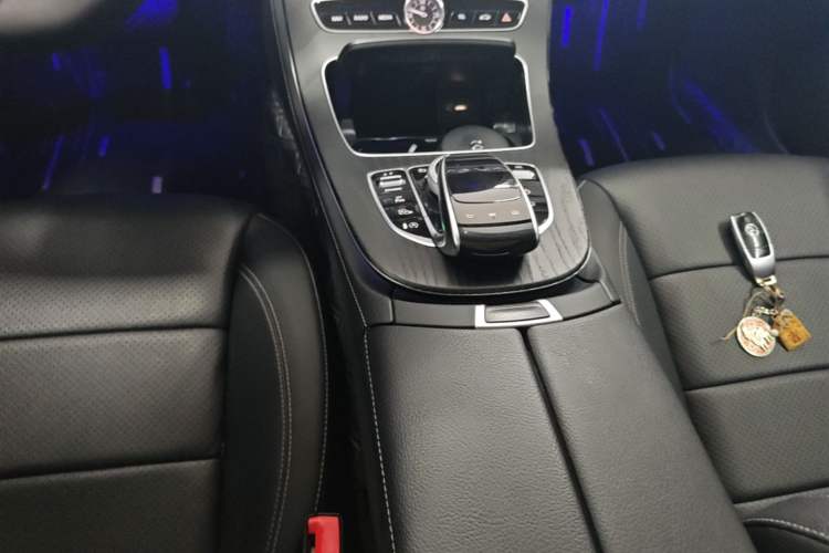 Used Mercedes-Benz E-Class 2018 Restyled E 300 L Sport Luxury Edition Gear Lever