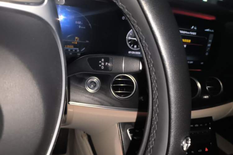 Used Mercedes-Benz E-Class 2018 Restyled E 300 L Sporty and Stylish Edition Gear Lever