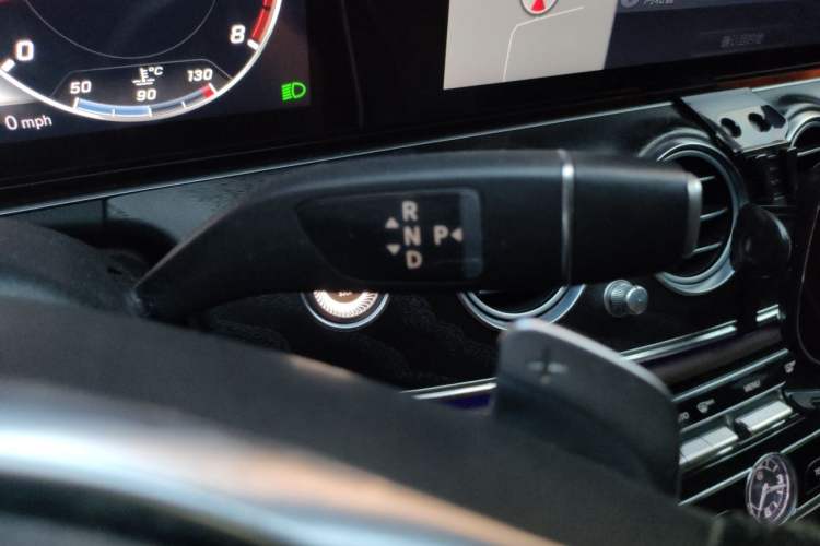 Used Mercedes-Benz E-Class 2018 Facelift E 200 L Sport 4MATIC Gear Lever