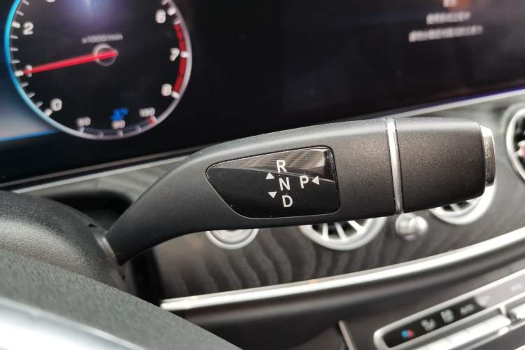 Used Mercedes-Benz E-Class 2018 E 300 L Sport Luxury Edition Gear Lever