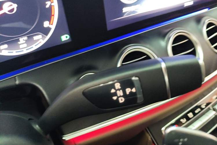 Used Mercedes-Benz E-Class 2018 Restyled E 300 L Sport Luxury Edition Gear Lever