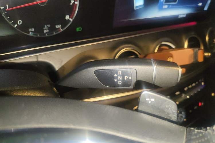 Used Mercedes-Benz E-Class 2018 E 300 L Sporty and Stylish Model Gear Lever