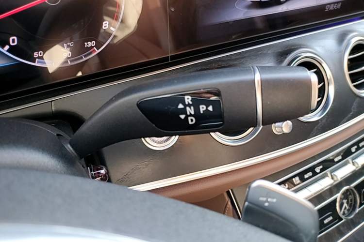 Used Mercedes-Benz E-Class 2018 Facelift E 200 L Sport Edition Gear Lever