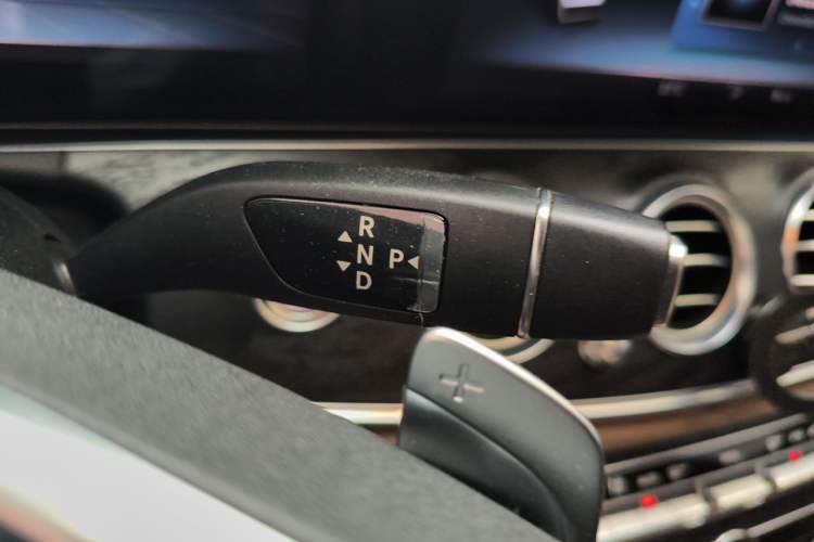 Used Mercedes-Benz E-Class 2018 E 300 L Sport Luxury Edition Gear Lever