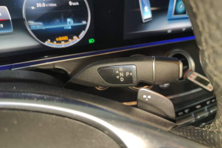 Used Mercedes-Benz E-Class 2018 Restyled E 300 L Sport Luxury Edition Gear Lever