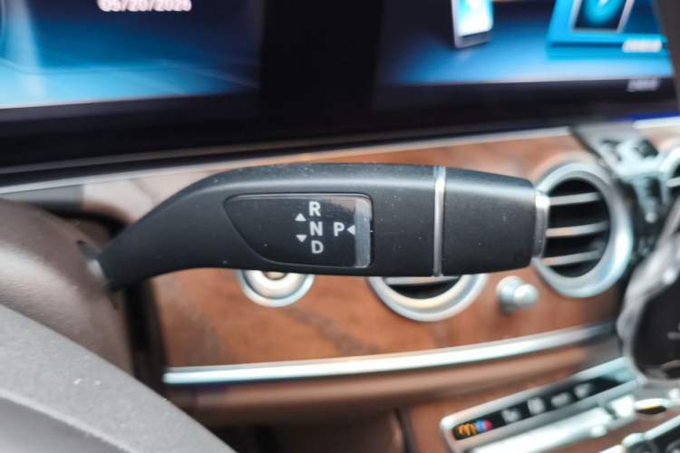 Used Mercedes-Benz E-Class 2018 E 200 L 4MATIC Gear Lever