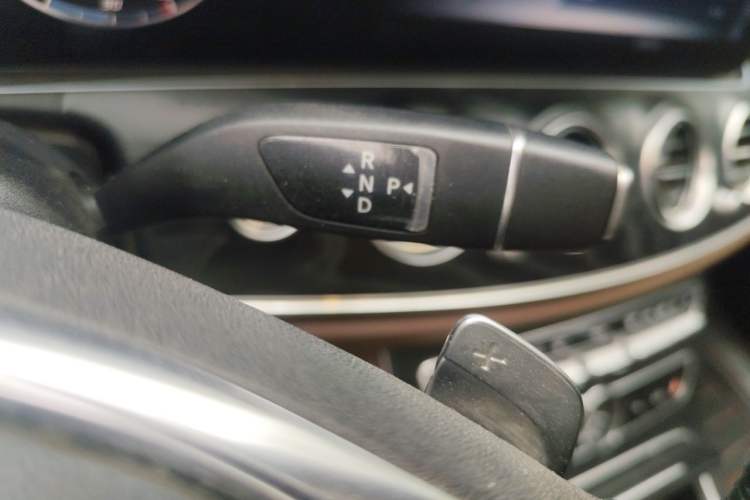 Used Mercedes-Benz E-Class 2018 Restyled E 300 L Sport Luxury Edition Gear Lever