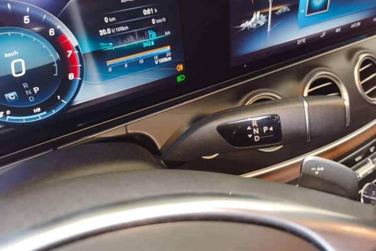 Used Mercedes-Benz E-Class 2018 Restyled E 300 L Sport Luxury Edition Gear Lever