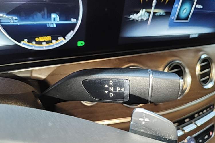 Used Mercedes-Benz E-Class 2018 E 200 L Gear Lever