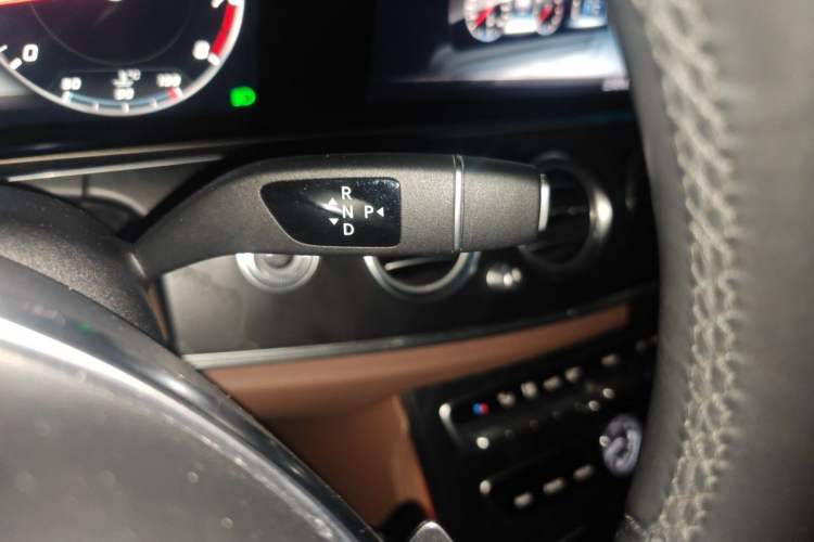 Used Mercedes-Benz E-Class 2018 Restyled E 300 L Sport Luxury Edition Gear Lever