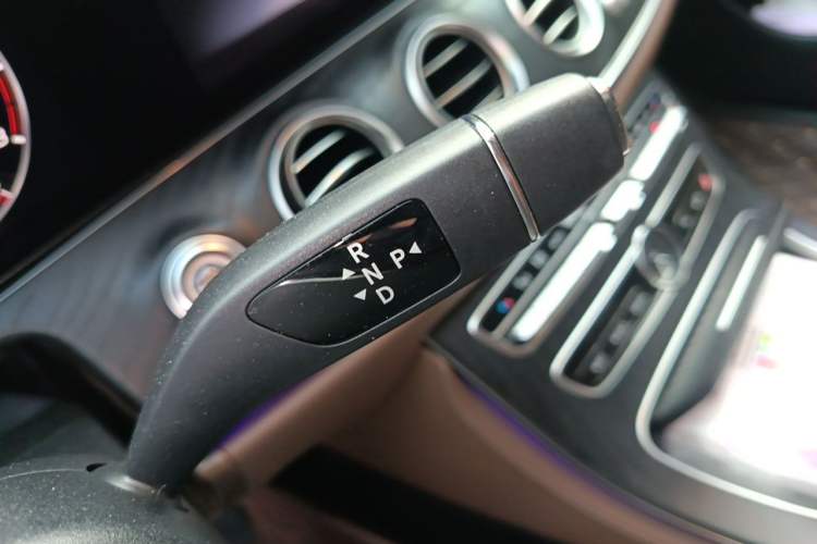 Used Mercedes-Benz E-Class 2018 Facelift E 200 L Sport Edition Gear Lever