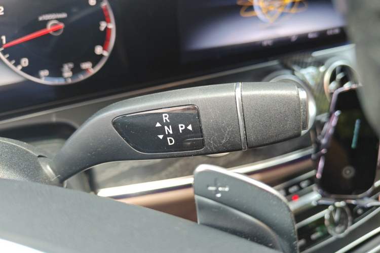Used Mercedes-Benz E-Class 2018 Restyled E 300 L Sporty and Stylish Edition Gear Lever