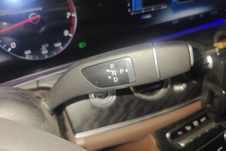 Used Mercedes-Benz E-Class 2018 Facelift E 200 L Sport Edition Gear Lever
