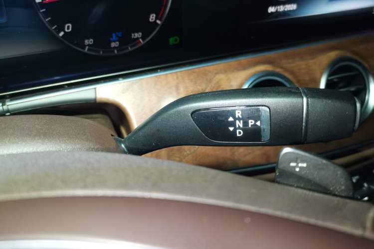 Used Mercedes-Benz E-Class 2018 Facelift E 200 L 4MATIC Gear Lever