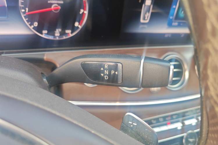 Used Mercedes-Benz E-Class 2018 E 300 L Luxury Model Gear Lever