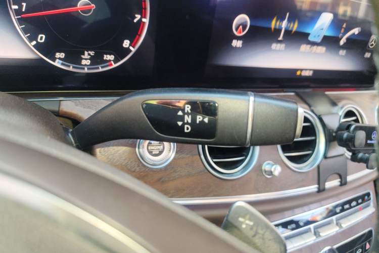 Used Mercedes-Benz E-Class 2018 Facelift E 200 L 4MATIC Gear Lever