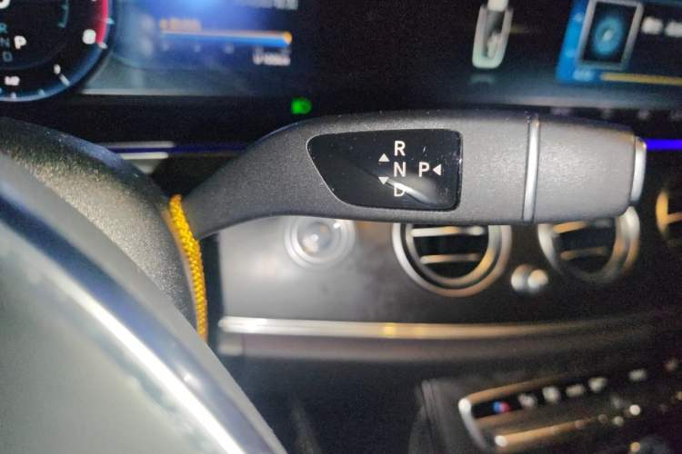 Used Mercedes-Benz E-Class 2018 Restyled E 300 L Sporty and Stylish Edition Gear Lever