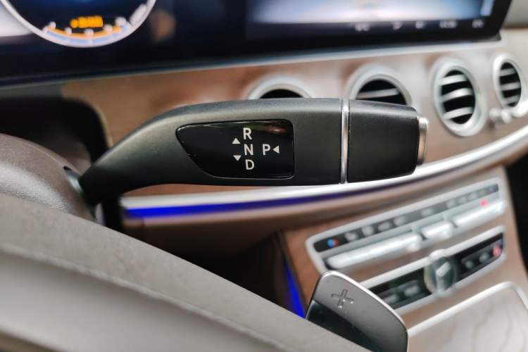 Used Mercedes-Benz E-Class 2018 Facelift E 300 L Luxury Edition Gear Lever