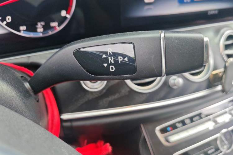 Used Mercedes-Benz E-Class 2018 Restyled E 300 L Sporty and Stylish Edition Gear Lever