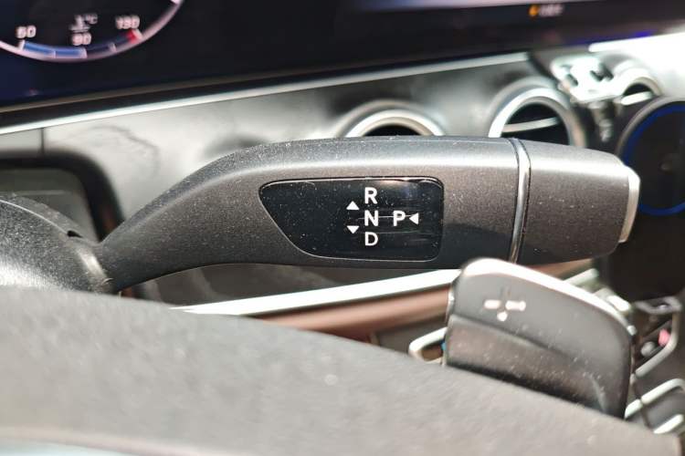 Used Mercedes-Benz E-Class 2018 E 300 L Sport Luxury Edition Gear Lever