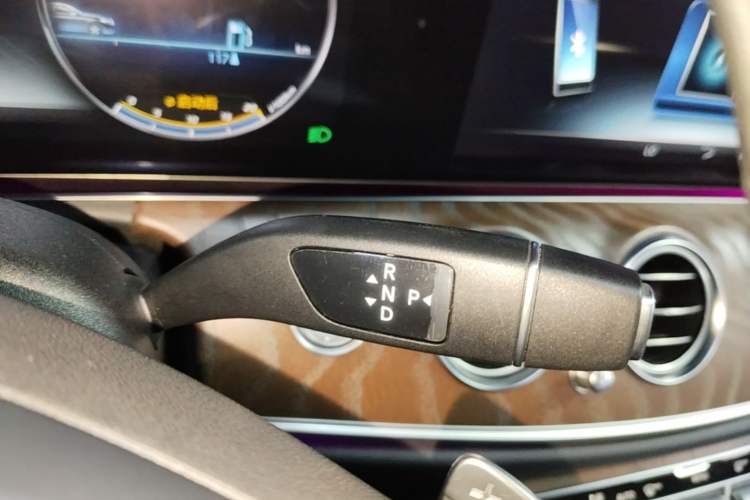 Used Mercedes-Benz E-Class 2018 Facelifted E 300 L Stylish Version Gear Lever