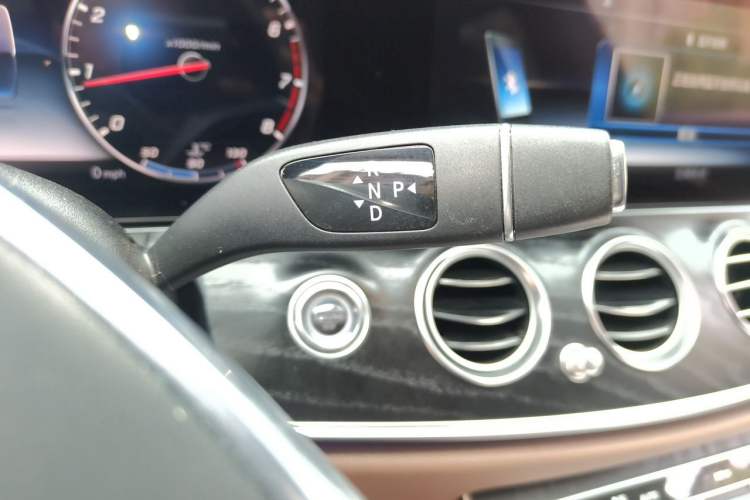 Used Mercedes-Benz E-Class 2018 Facelift E 200 L 4MATIC Gear Lever