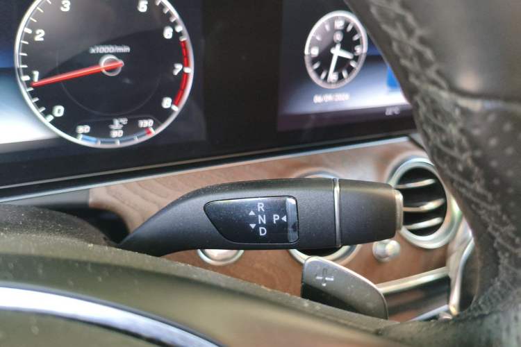 Used Mercedes-Benz E-Class 2018 Facelifted E 300 L Stylish Version Gear Lever